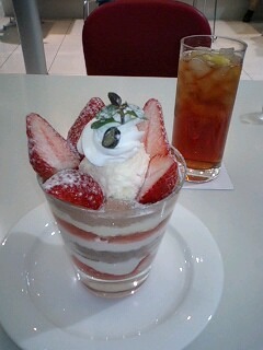 苺のトライフル
