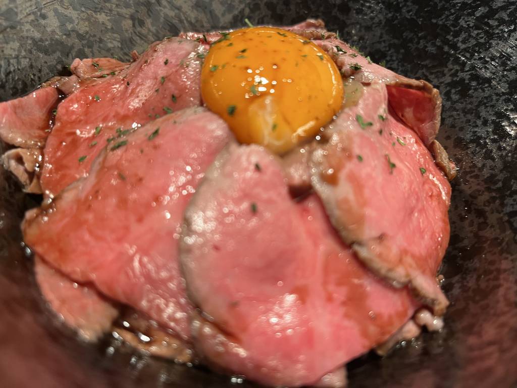 ローストビーフ丼 ご飯少なめ