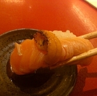 焼きウニとサーモンの握り寿司