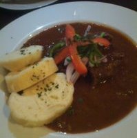 グラーシュ　牛肉とパプリカのシチュー、ク…