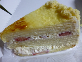 苺のミルクレープ