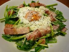 ベーコンとほうれん草のカルボナーラ風サラダ