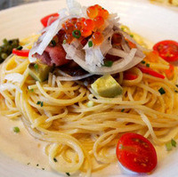 マグロとアボカドのクリームソース