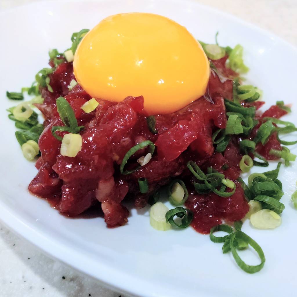 牛生ハムユッケ