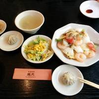 イカ、エビ、野菜の炒め物。