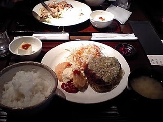 ネギ塩ハンバーグとエビのフリット