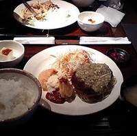ネギ塩ハンバーグとエビのフリット