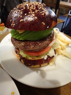 アボカドチーズバーガー