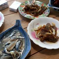 マグロの漬けと、マグロの玉子と、いわしの…