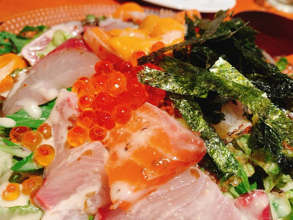 贅沢　ウニ　イクラたっぷり海鮮サラダ