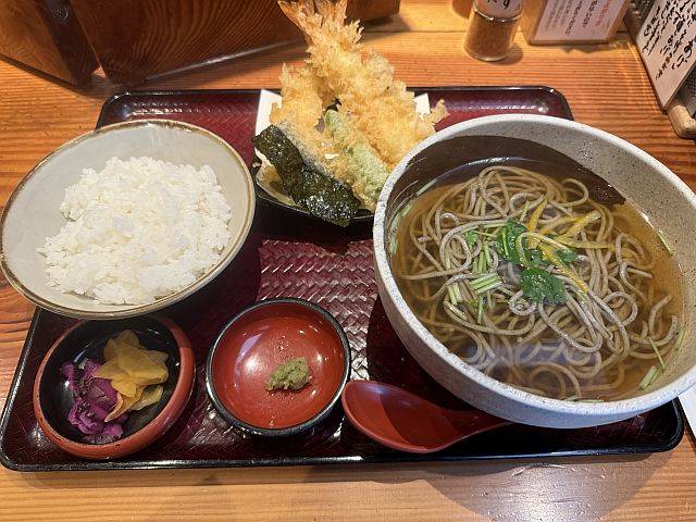 天ぷらそばと白ご飯(小)
