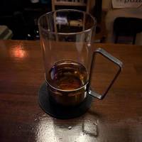 アプリコットのお酒をお湯割り（ラムをちょ…