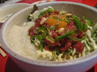 近江牛肉のゆっけとろろ丼