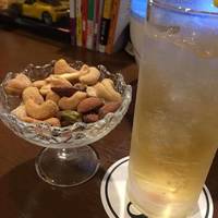 ハイボールとミックスナッツ