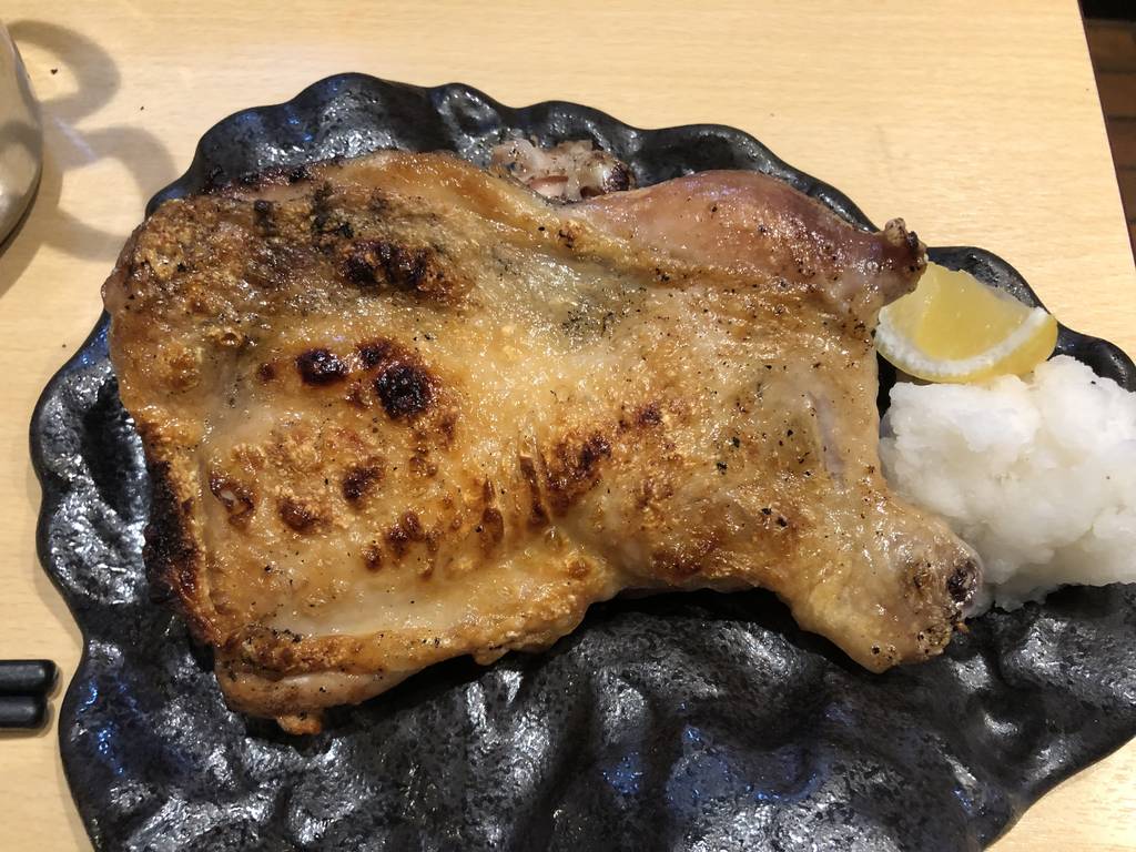 骨付き鶏もも一夜干しの炭火焼き