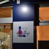 Lilly’s cafe salon