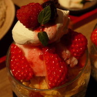 いちごパフェ