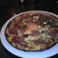 イベリコ豚のサラミと太陽のピザ