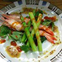 天使のエビとアスパラ．ウニ醤油掛け