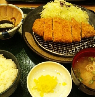 ロースとんかつ定食