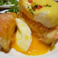 スモークサーモン エッグベネディクト