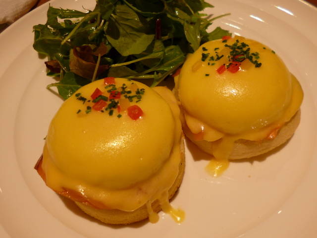 スモークサーモン エッグベネディクト