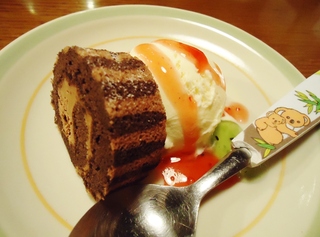 バニラアイスクリームとショコラケーキ