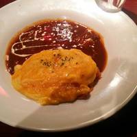 サラダビュッフェ食べ放題＆全９種のカフェ…