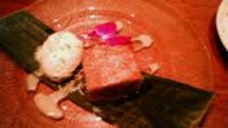 タロイモケーキとココナッツアイスの盛り合わせ