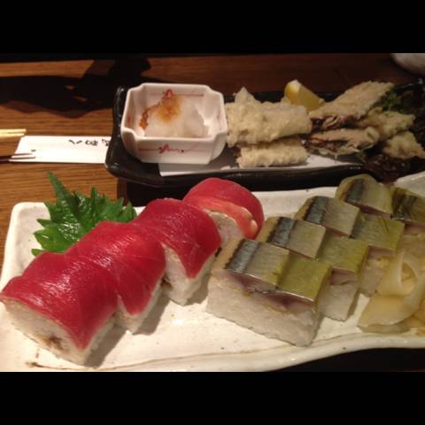 サンマのバッテラとマグロにぎり