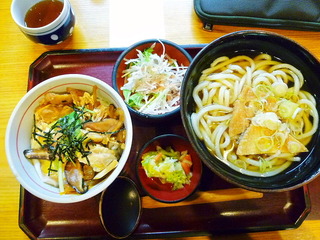 親子丼ときつねうどんのセット