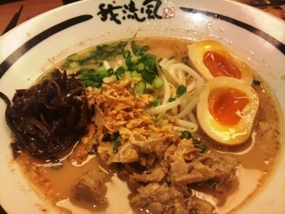 豚骨醤油ベース　味玉ラーメン