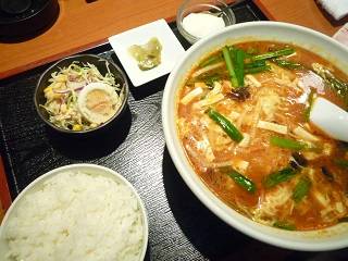 ランチ　　サンラータン麺定食