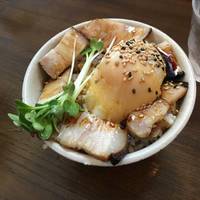 ミニチャーシュー玉子丼
