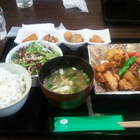 主菜とごはんが選べるランチ