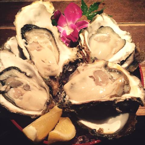 全国から酒肆石花に集まる新鮮な牡蠣