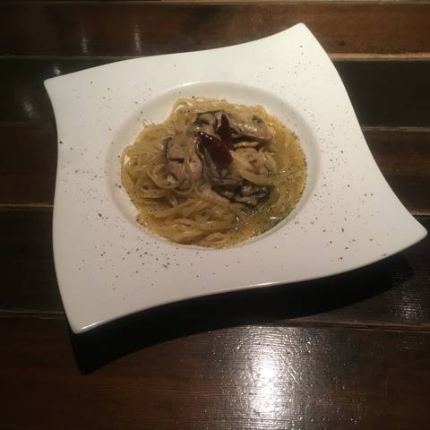 牡蠣とベーコンのクリームパスタ