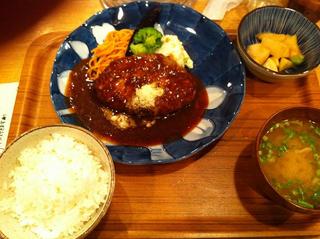 自家製ハンバーグ