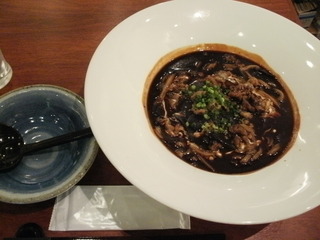 牛肉の黒カレーうどん