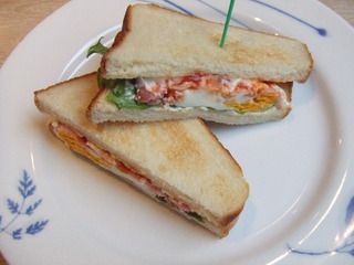 ベーコンエッグサンド