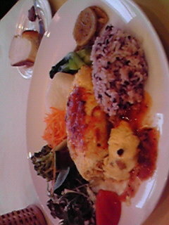 チーズオムレツと本日のライス添え ビーフソース