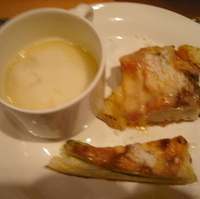 スープとキッシュとパン