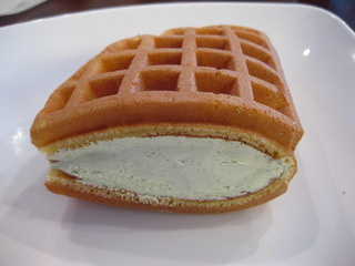 抹茶クリームサンドワッフル