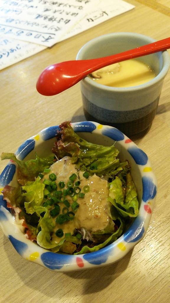 茶碗蒸しとカニみそのサラダ