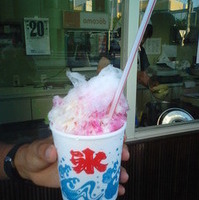 カキ氷　イチゴミルク