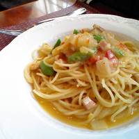 Ａ　ランチ（季節の前菜、パン、たっぷりの旬野菜を白ワインで煮込んだスパゲッティ）と、ティラミス
