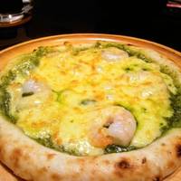 自家製生地のピザ