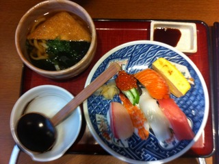 にぎり寿司と茶碗むしセット