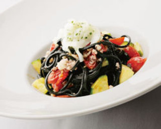 イカ墨を練り込んだタリオリーニ