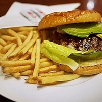 アボカドバーガー